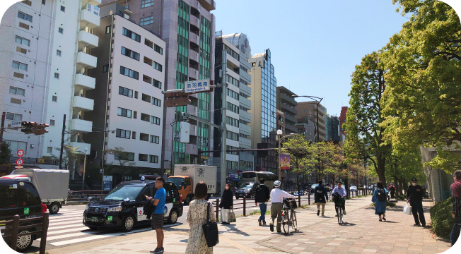 そのまま東京タワーを背にして三田駅・田町駅方面に直進します向かいます